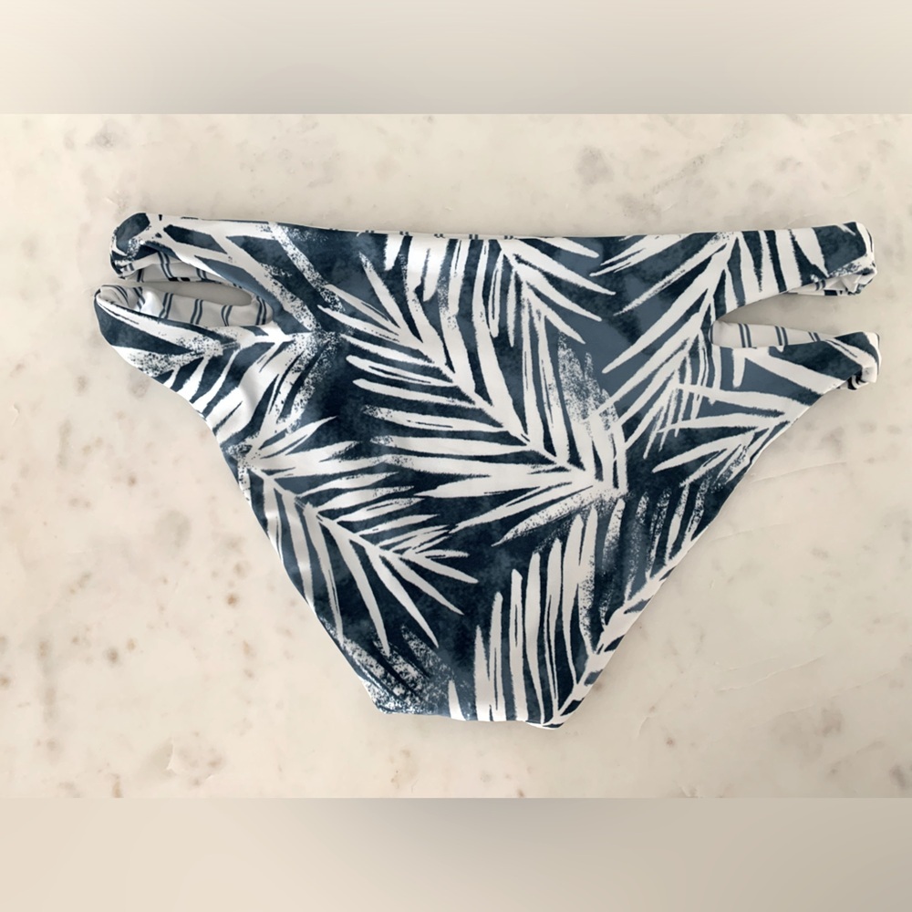 Splendid Women’s Side Cutout Swimsuit Bikini Bottom, Stormy Story Blue, XS - Picture 5 of 6